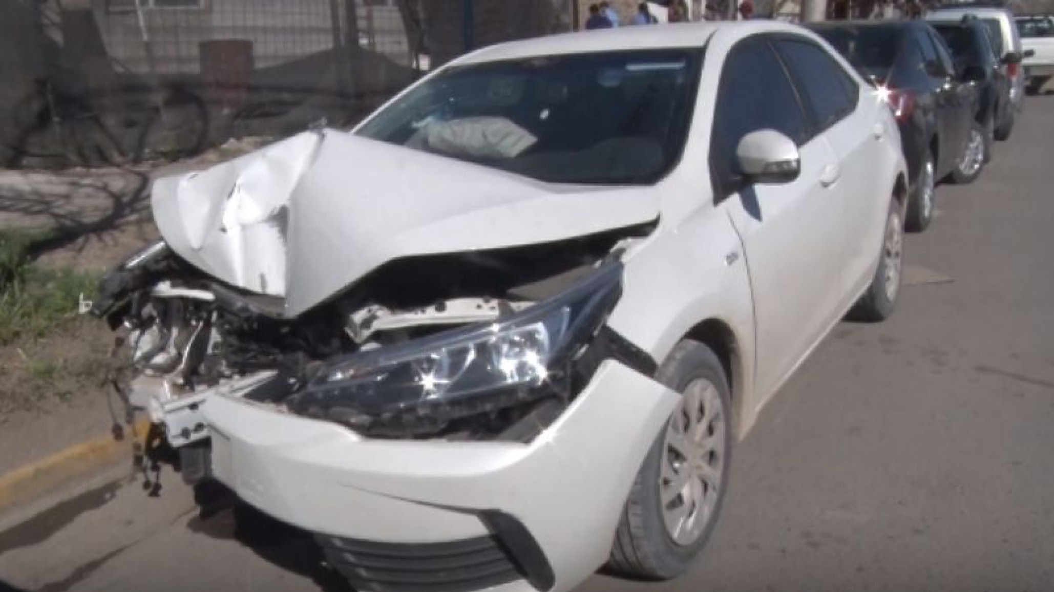 Adolescente robó un auto y se estrelló contra un poste cuando huía de la Policía