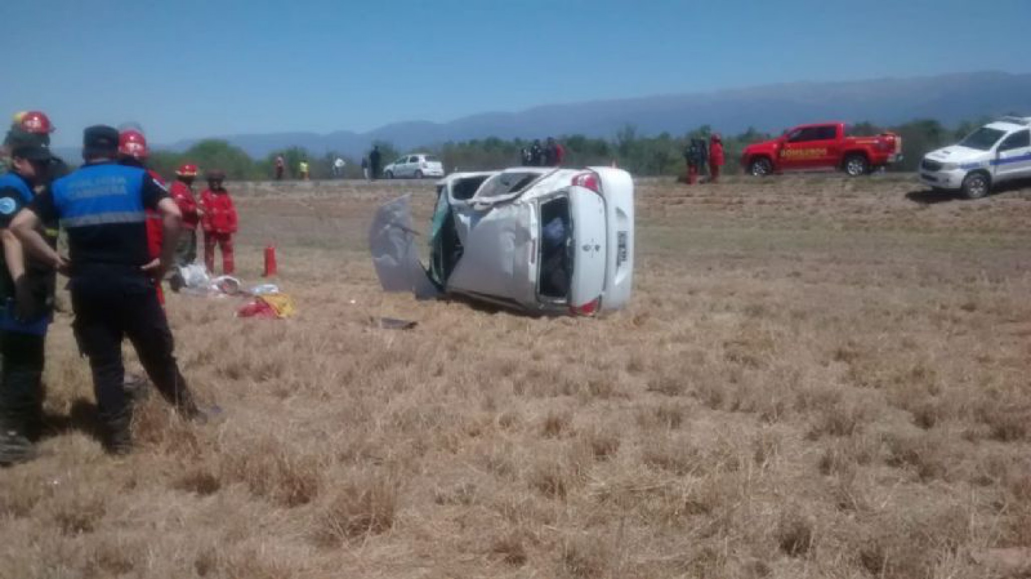 Una familia protagonizó un fuerte vuelco: sufrieron graves lesiones