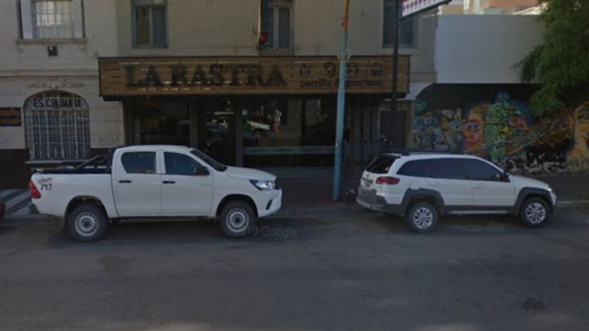 Comodoro: Adolescente entró a un bar, pidió comida y amenazó a un mozo con un cuchillo