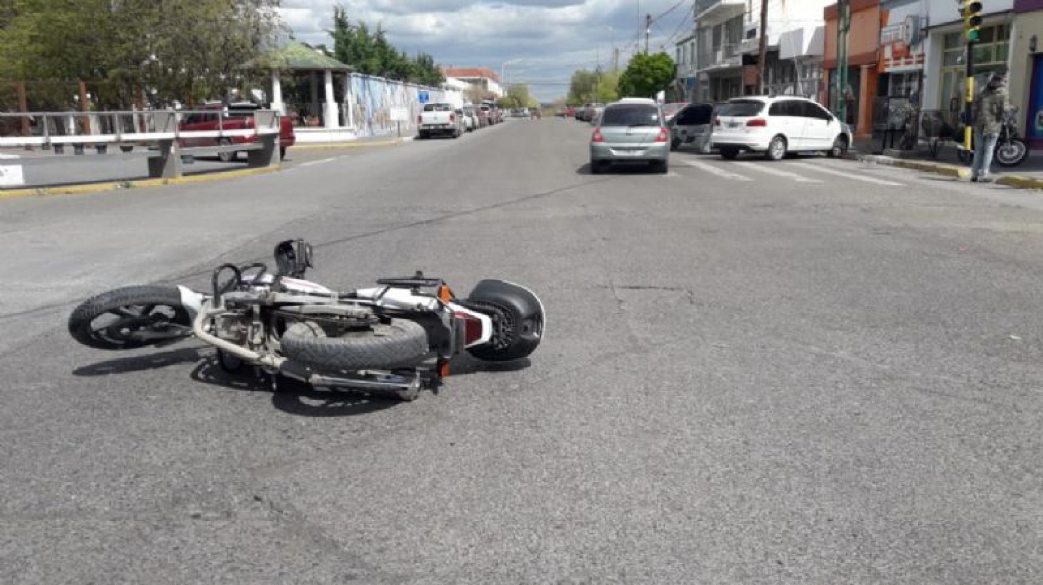 Rawson: Accidente entre una moto y un auto