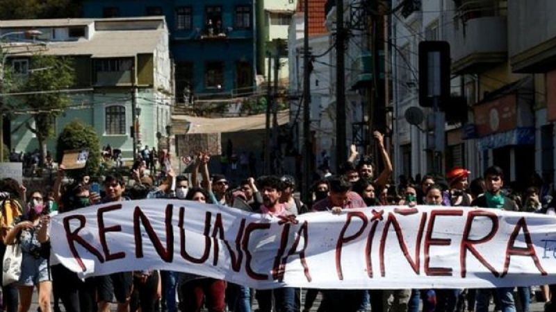 Chile pide la Renuncia de Piñeira: multitudinarias marchas en las calles de la capital