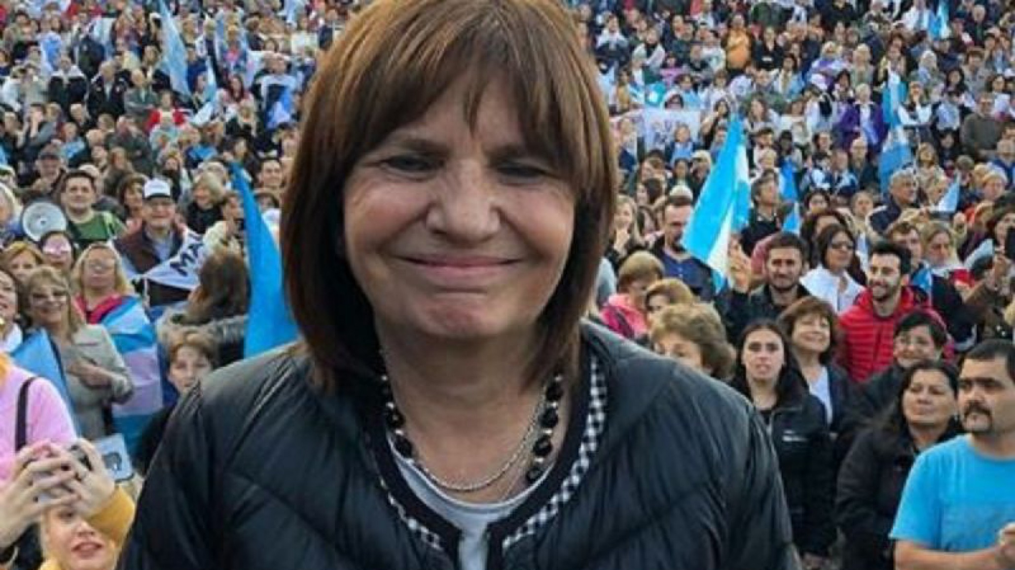 Patricia Bullrich se encontró con #Batman en Nueva York y las redes estallaron