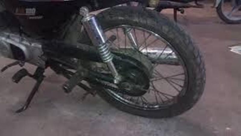 Madryn: Detienen a motociclista y huye a pie