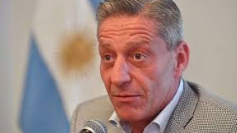 El gobernador del Chubut pidió a los legisladores que no cobren su sueldo por 6 meses