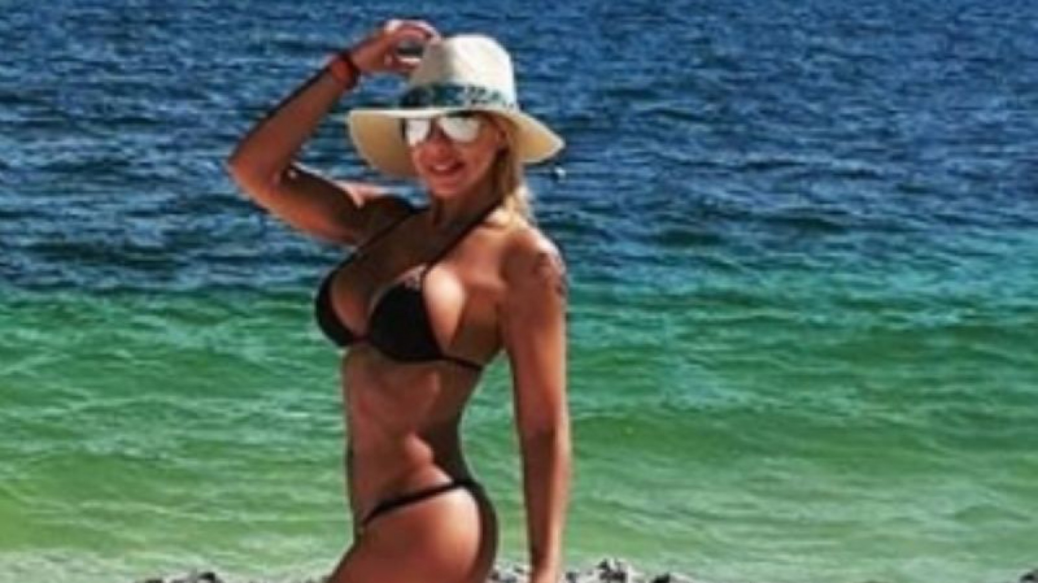 Mónica Farro mostró un beso ¡en su lugar más deseado!