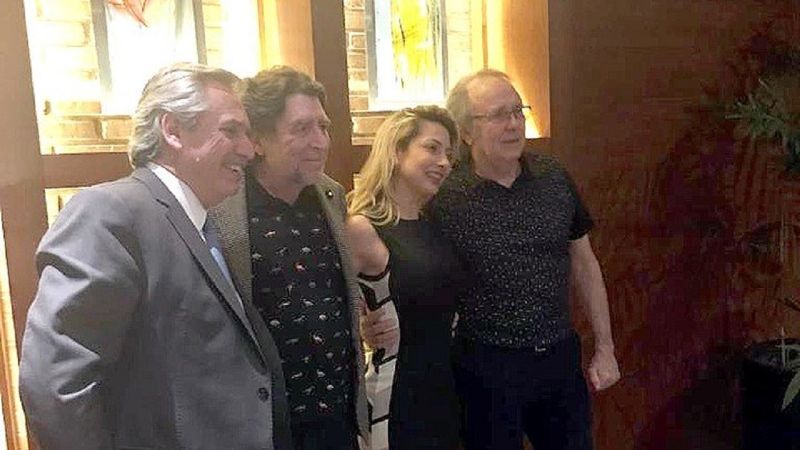 Cena de lujo: Alberto Fernández y su pareja cenaron con Serrat y Sabina