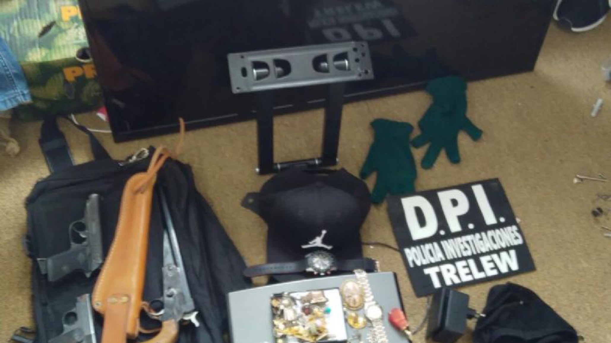 Trelew: Realizaron un allanamiento y encontraron elementos de dos robos diferentes