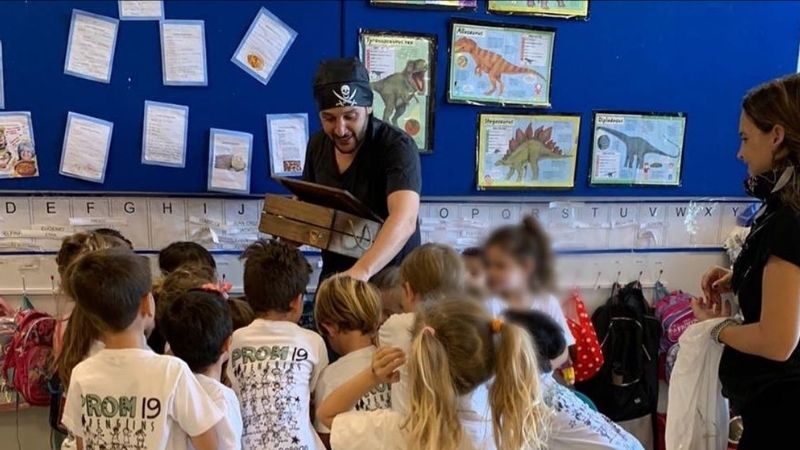 Germán Paoloski se vistió de pirata y visitó el jardín de su hijo