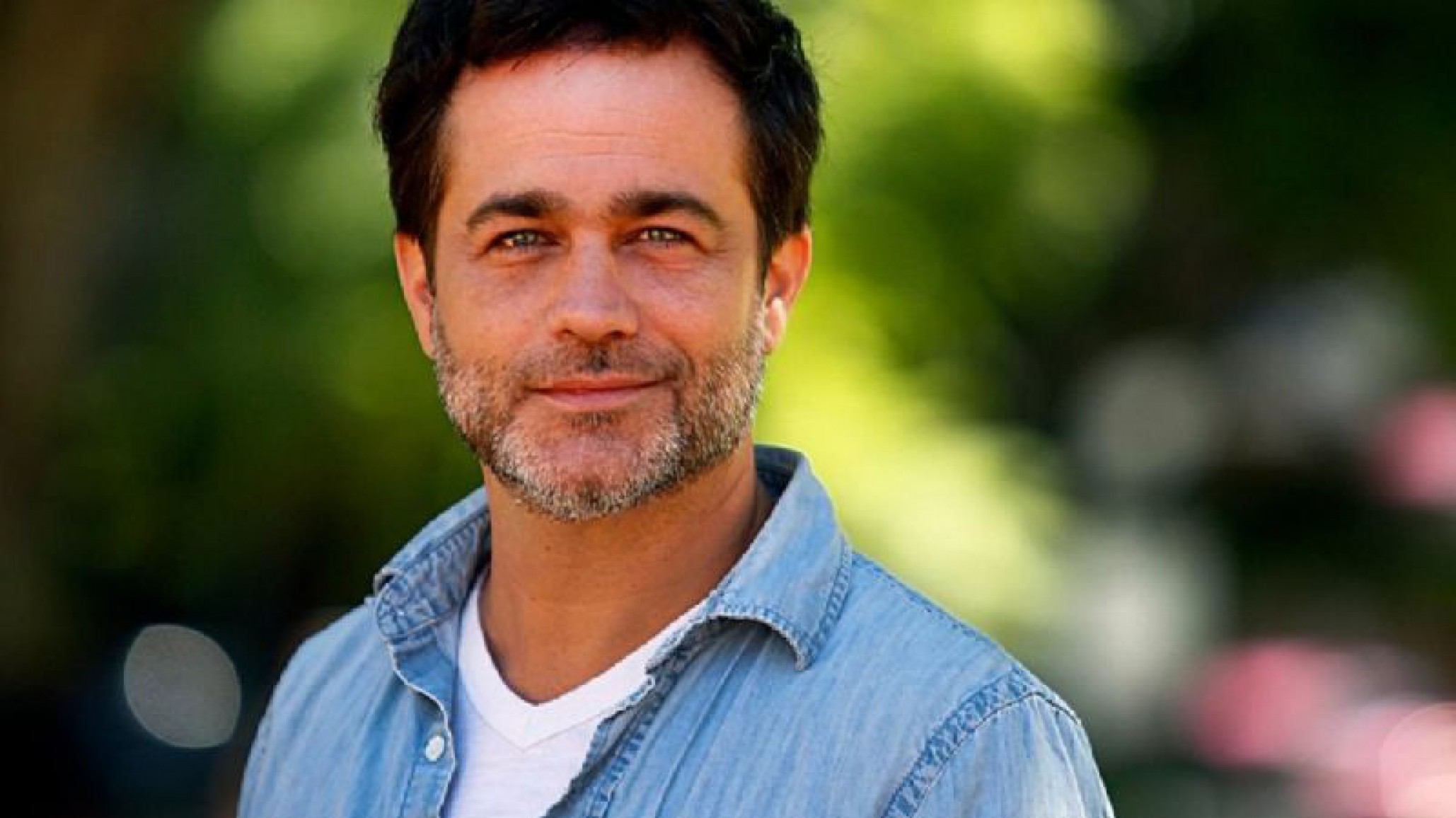 Las redes se burlan de Gastón Pauls por su postura Terraplanista