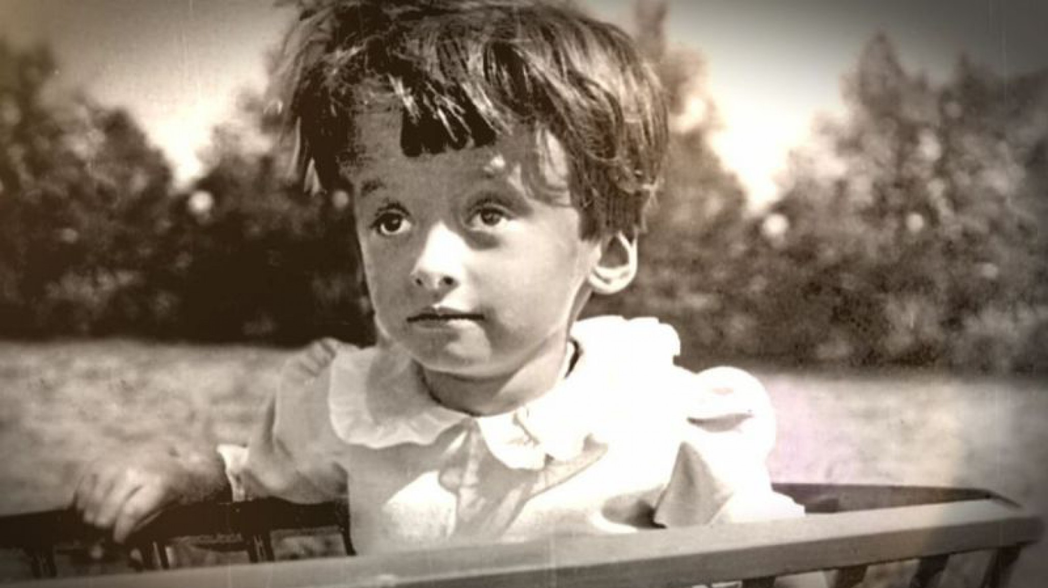 Denuncian a Pablo Neruda en twitter: Tuvo una hija, la abandonó por su enfermedad y murió a los 8 años