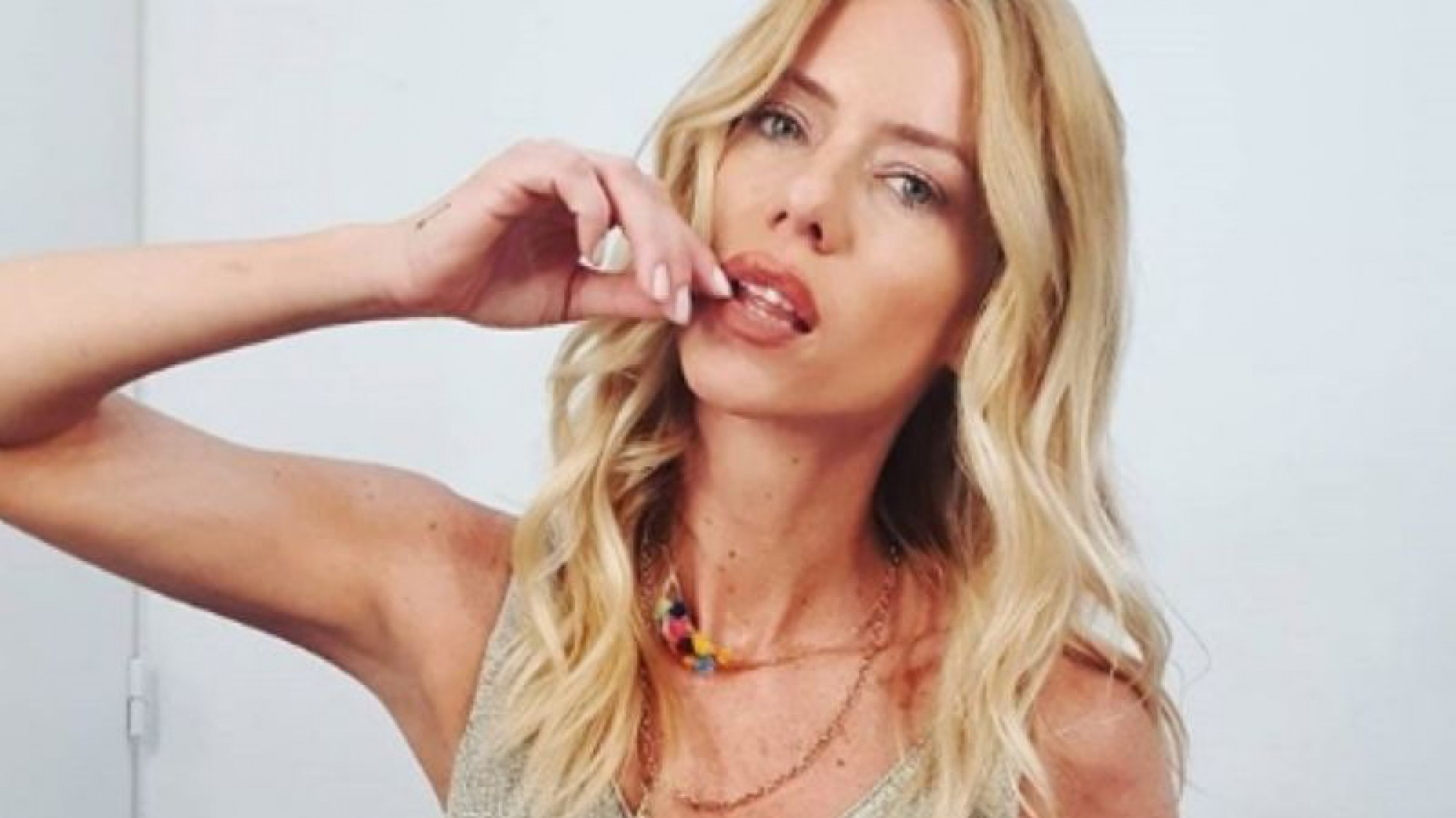 Nicole Neumann se abrió de piernas ¡Mostró todo!