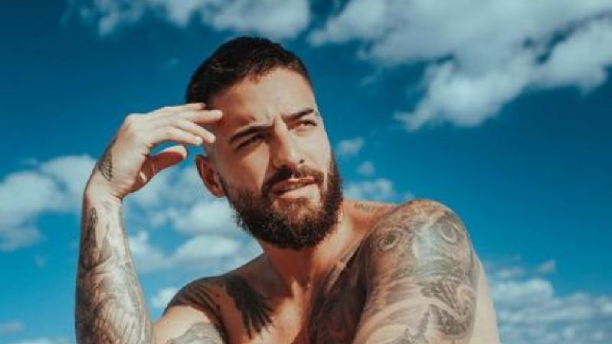 Desde México y con una vela encendida, Maluma pidió por un futuro mejor