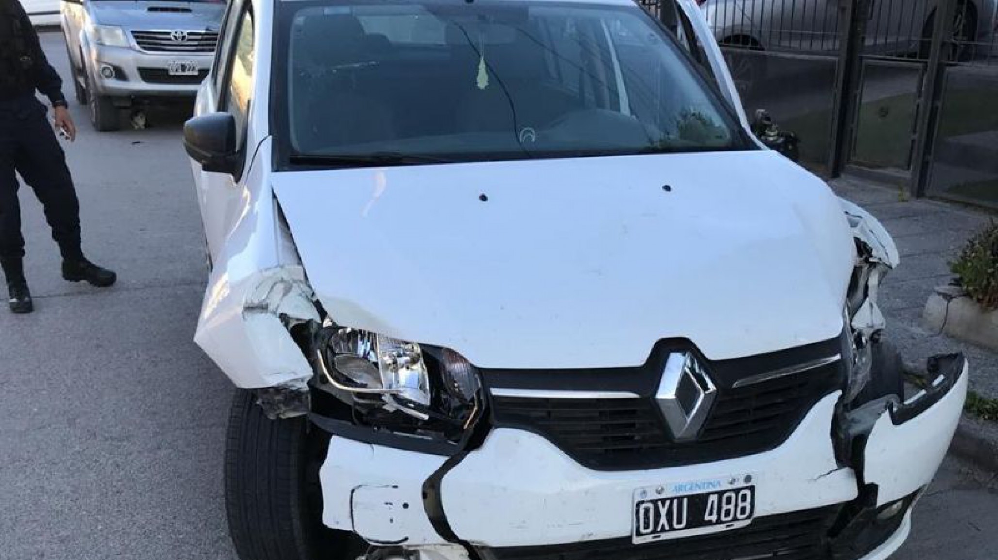 Chocó con un auto, se dio a la fuga, lo persiguieron y colisionó con otro vehículo