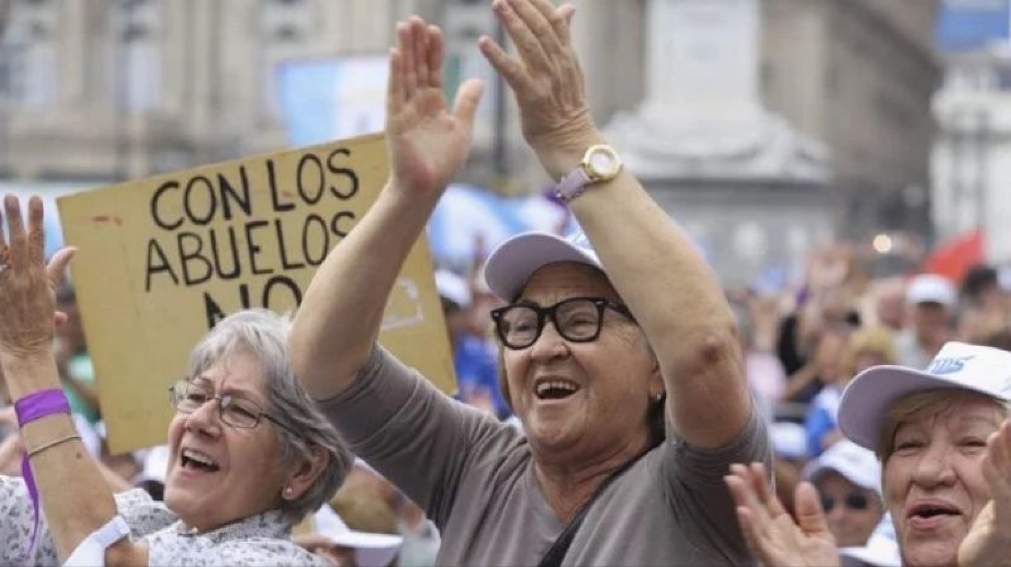 Preparan aumento a jubilados antes de Navidad y fin de año