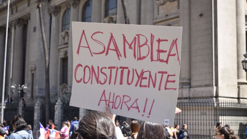 Chile vota para decidir si habrá una nueva Constitución