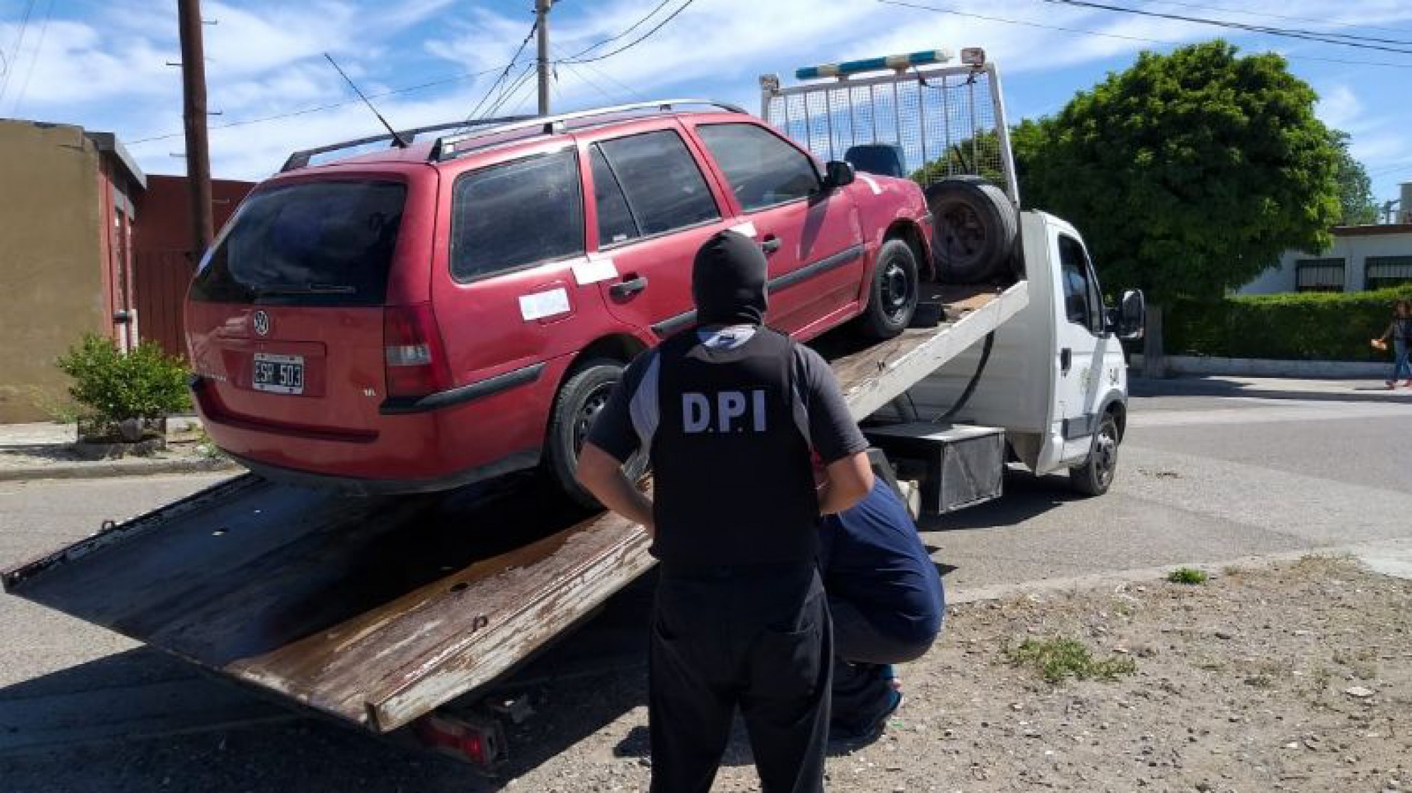 Siete allanamientos en Trelew por el caso de falsificación de órdenes de entrega de autos secuestrados y cobro de multas