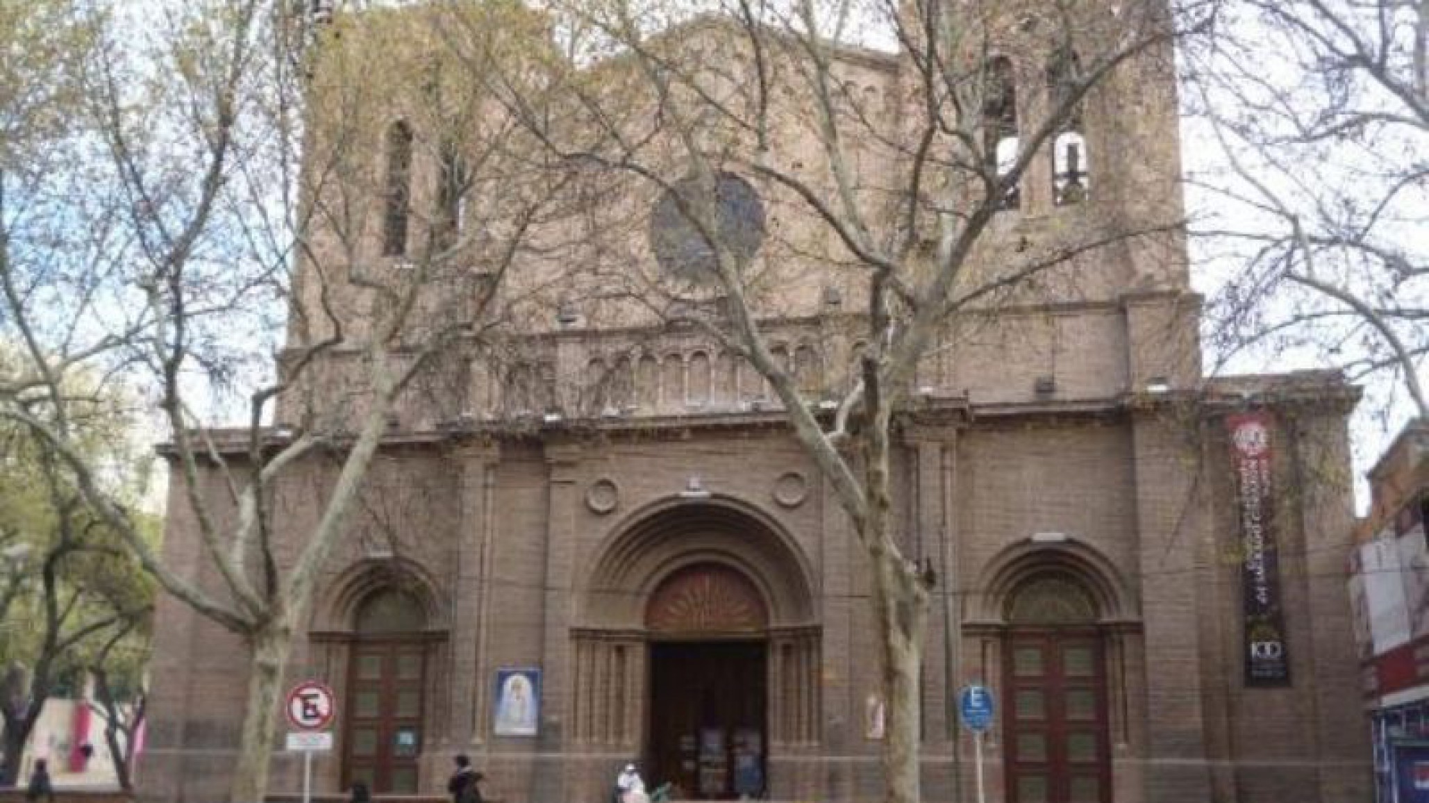 Mendoza recibió a la Iglesia para tratar temas de la Ley de Minería