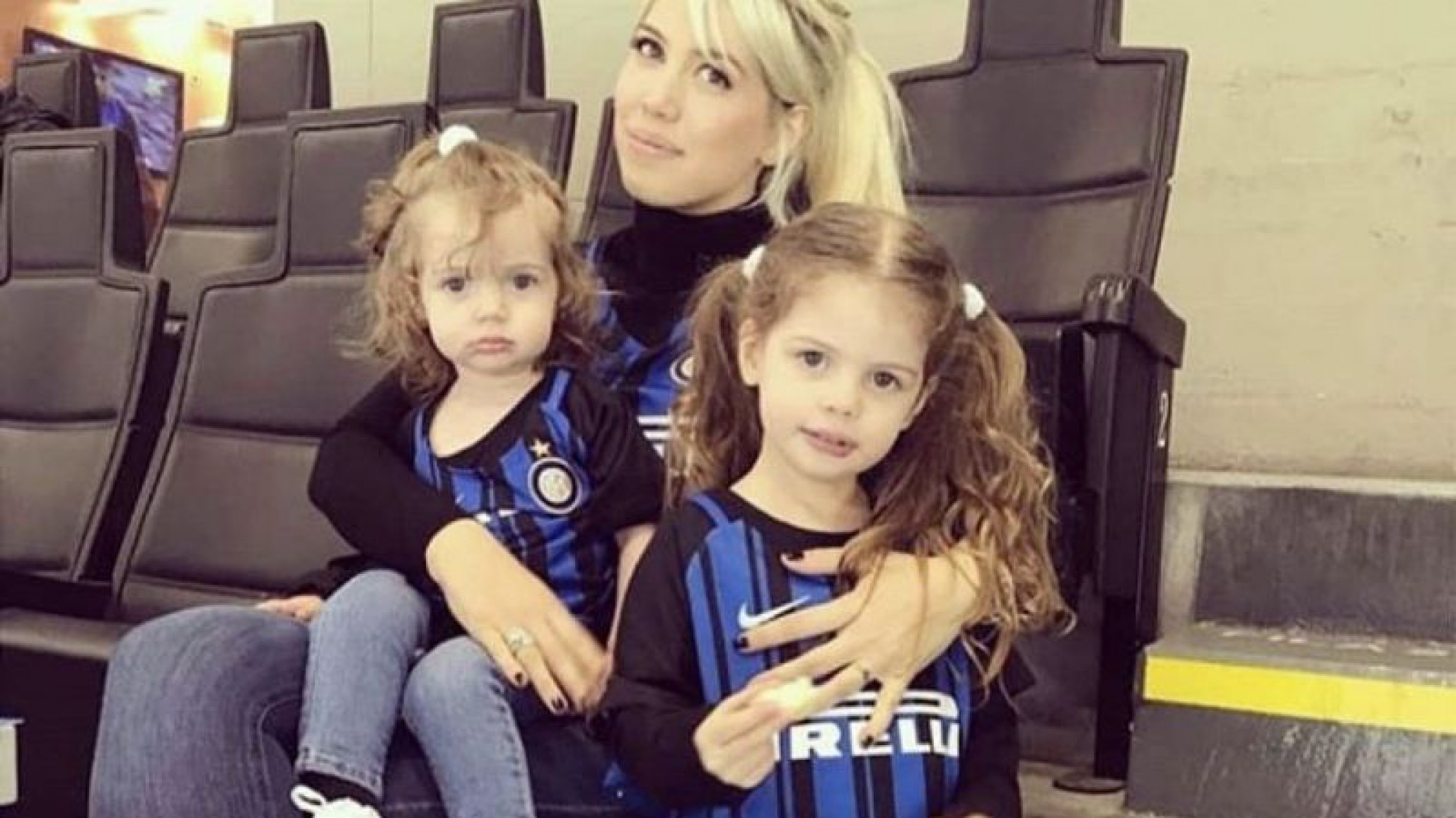 ¡Dos gotas de agua! Wanda Nara y su hija posaron ante la cámara y demostraron su gran parecido