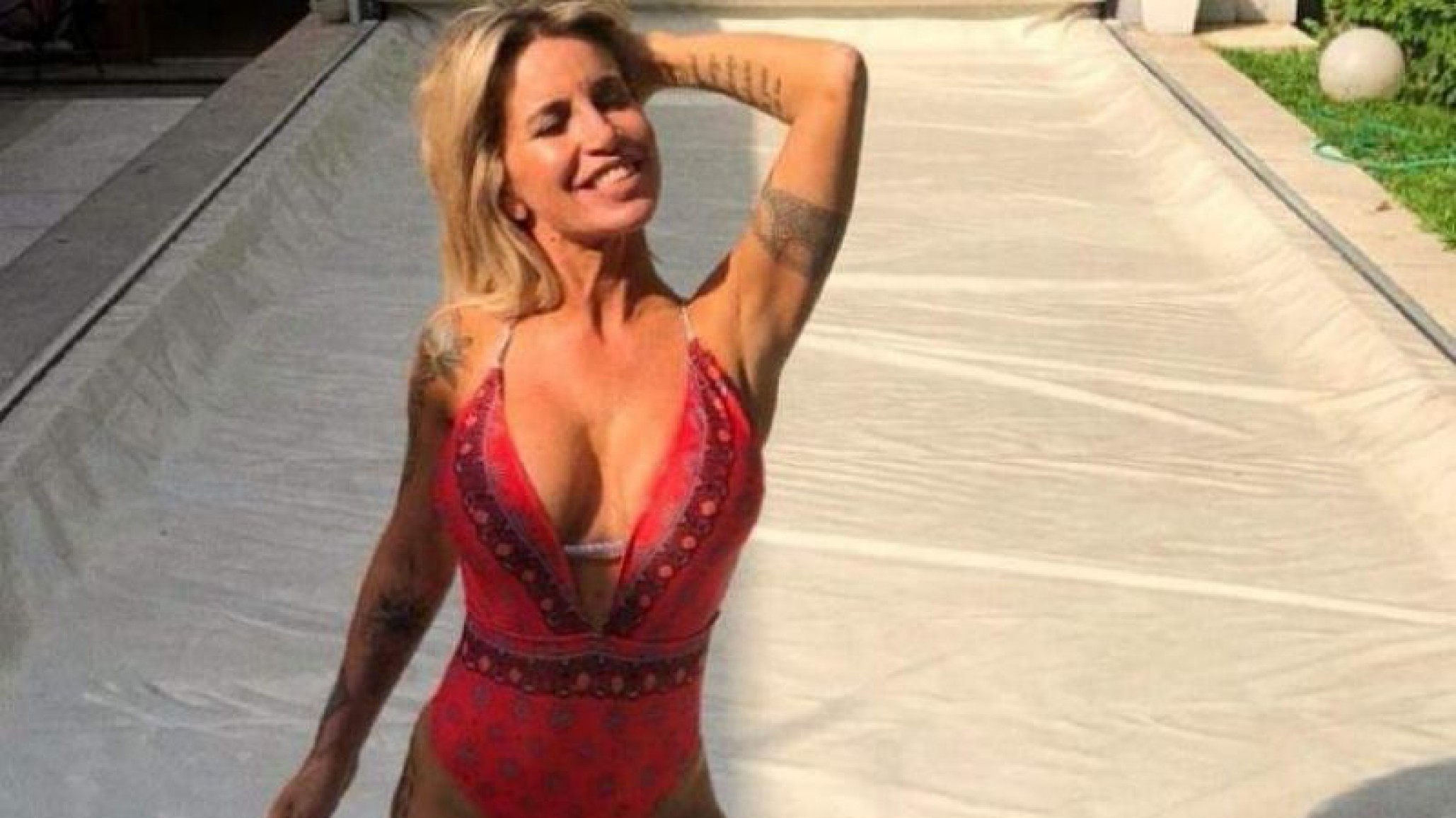 ¡Para el infarto! Volvieron Florencia Peña y Moni Argento en un radiante bikini rojo