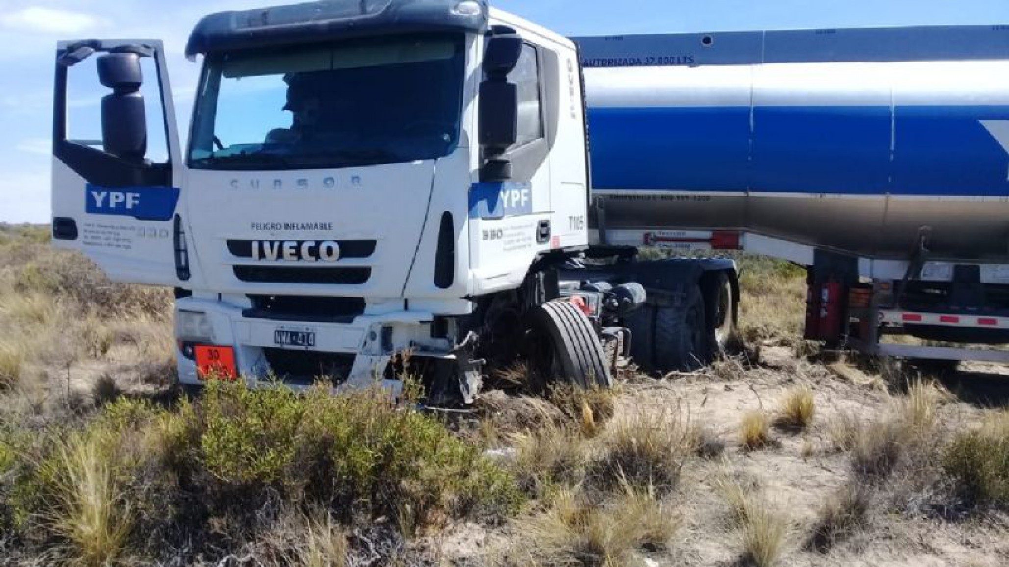 Un muerto tras fatal accidente entre un camión de YPF y un auto