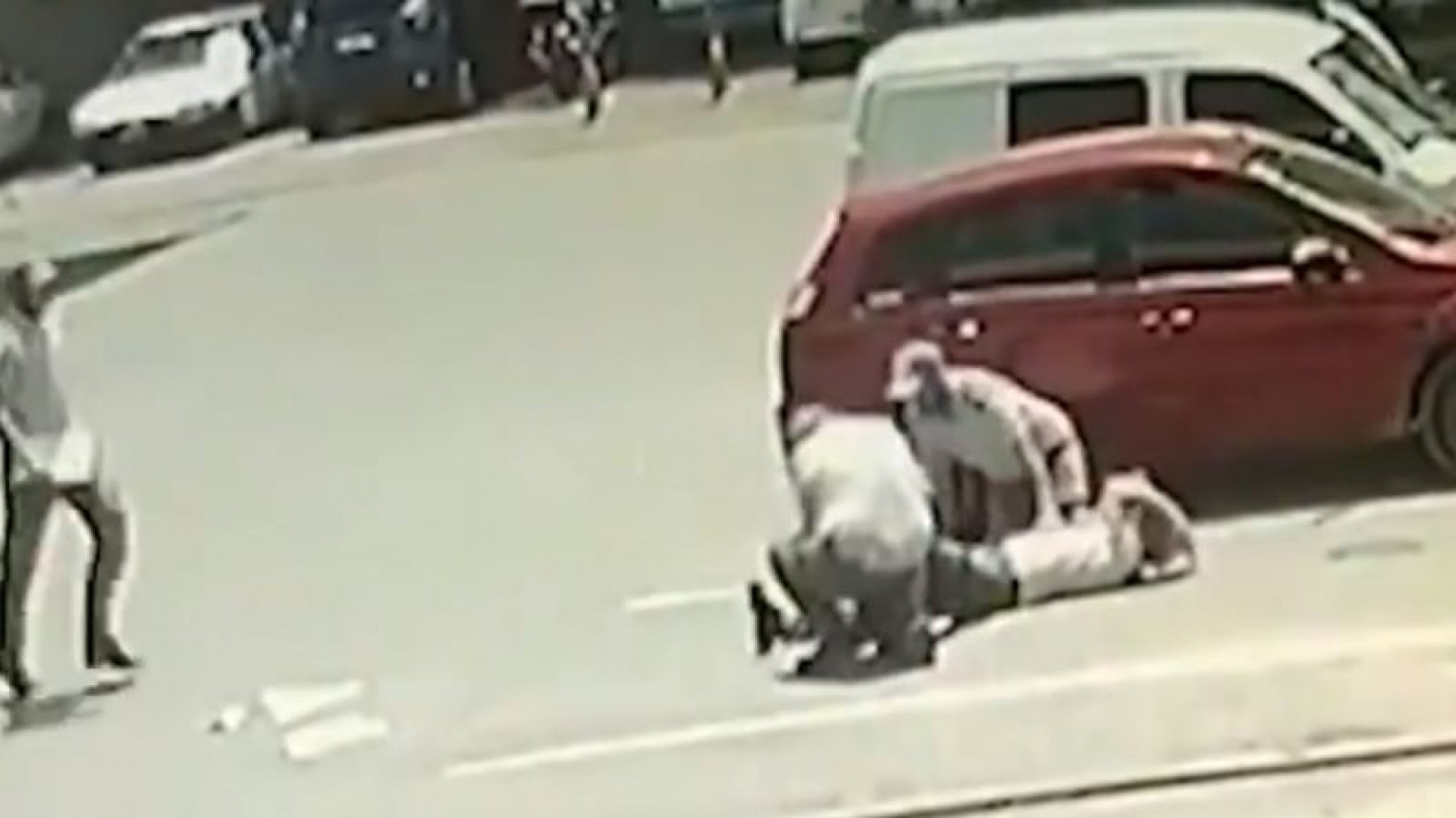 Tiroteo fatal: Un policía mató a un “motochorro” que intentó asaltarlo y un empleado de una estación de servicio fue baleado