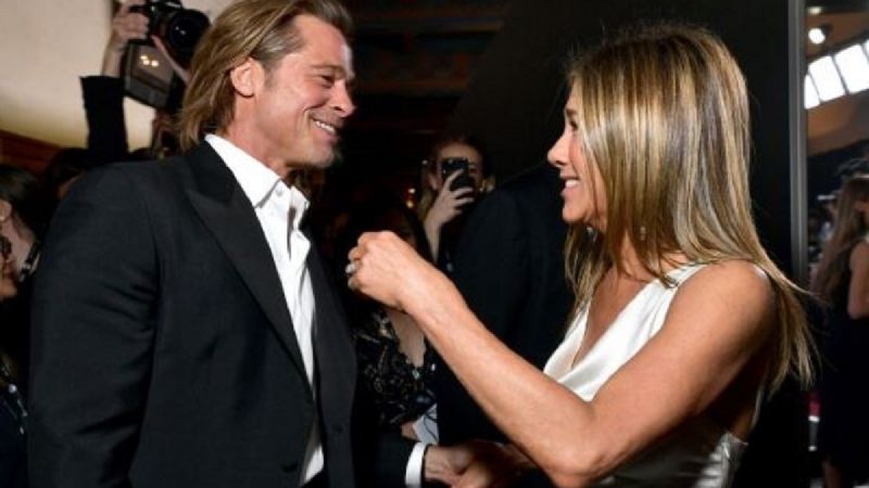 Brad Pitt y Jennifer Aniston entre risas y toqueteos en los premios SAG