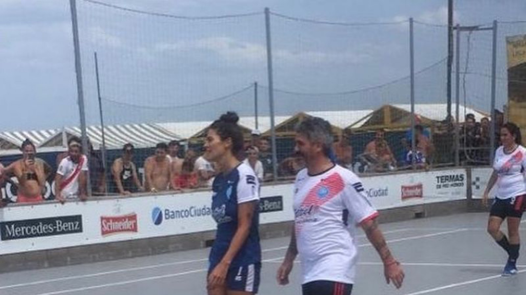 ¡Fanática! Ivana Nadal ahora la rompe en el fútbol al lado de Ortega
