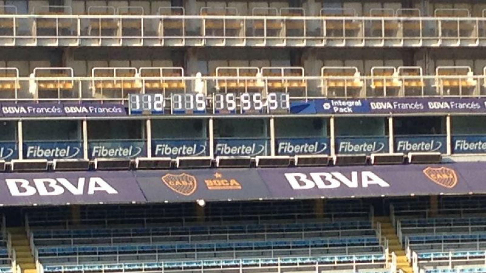 Quitaron de la Bombonera el reloj que contaba los días en primera de Boca