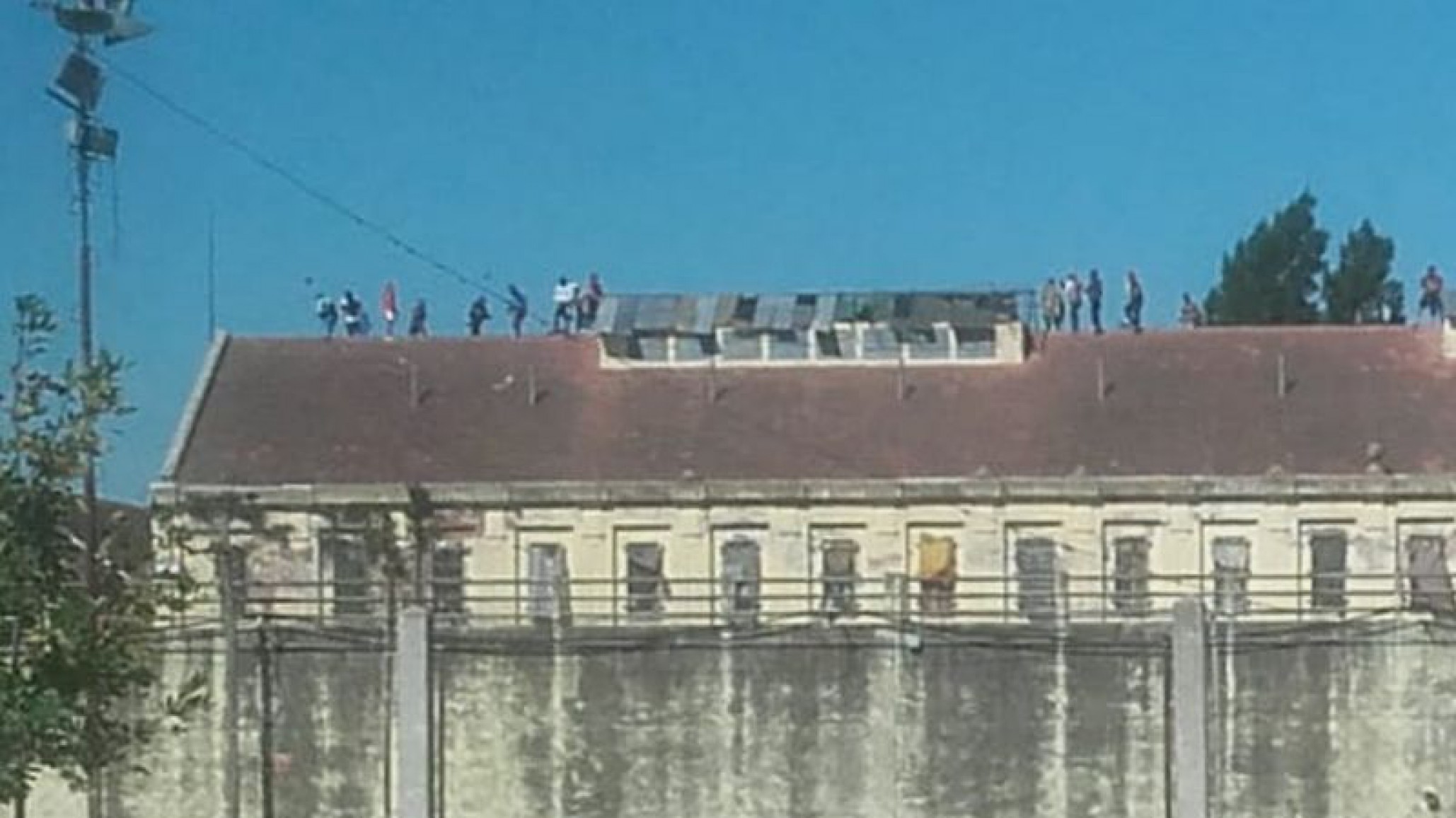 Desastre en cárcel de Santa Fe: motín de los presos con piedrazos y detonaciones