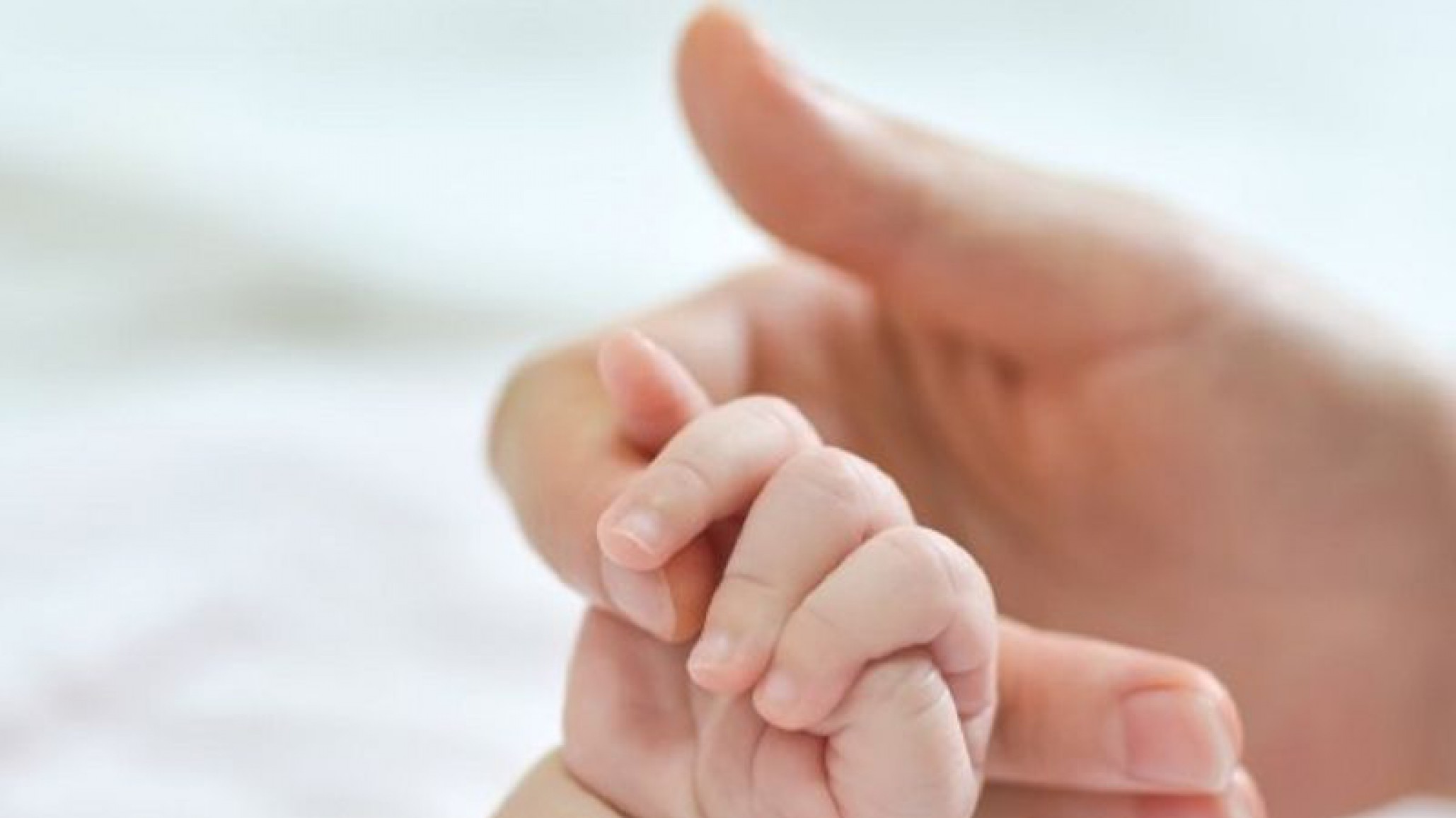 España: muere una embaraza de 37 años con coronavirus en plena cesárea de emergencia: el bebé nació muerto