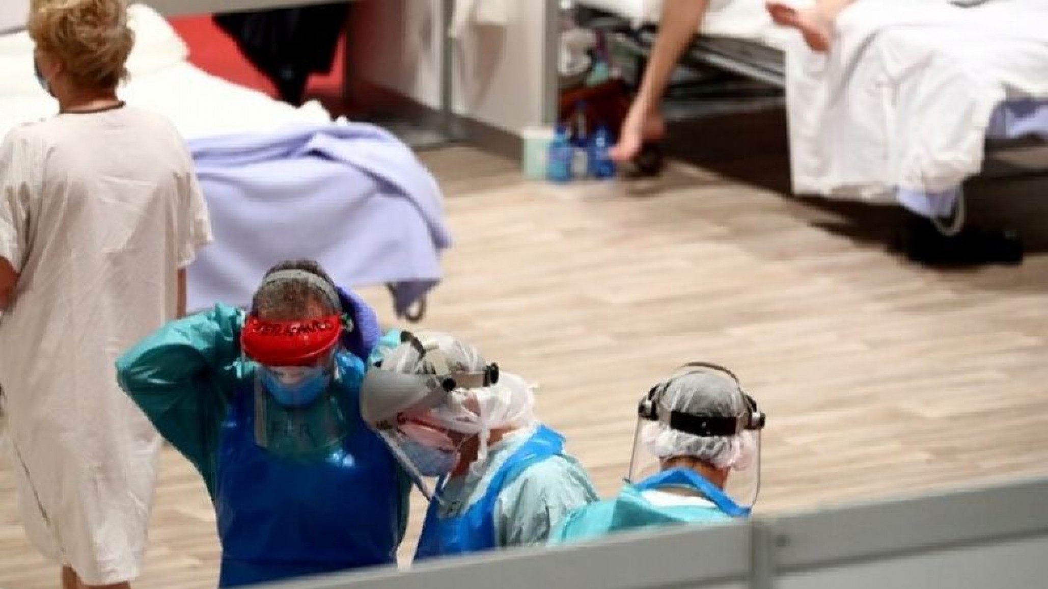 España extiende la cuarentena para consolidar la baja de contagios