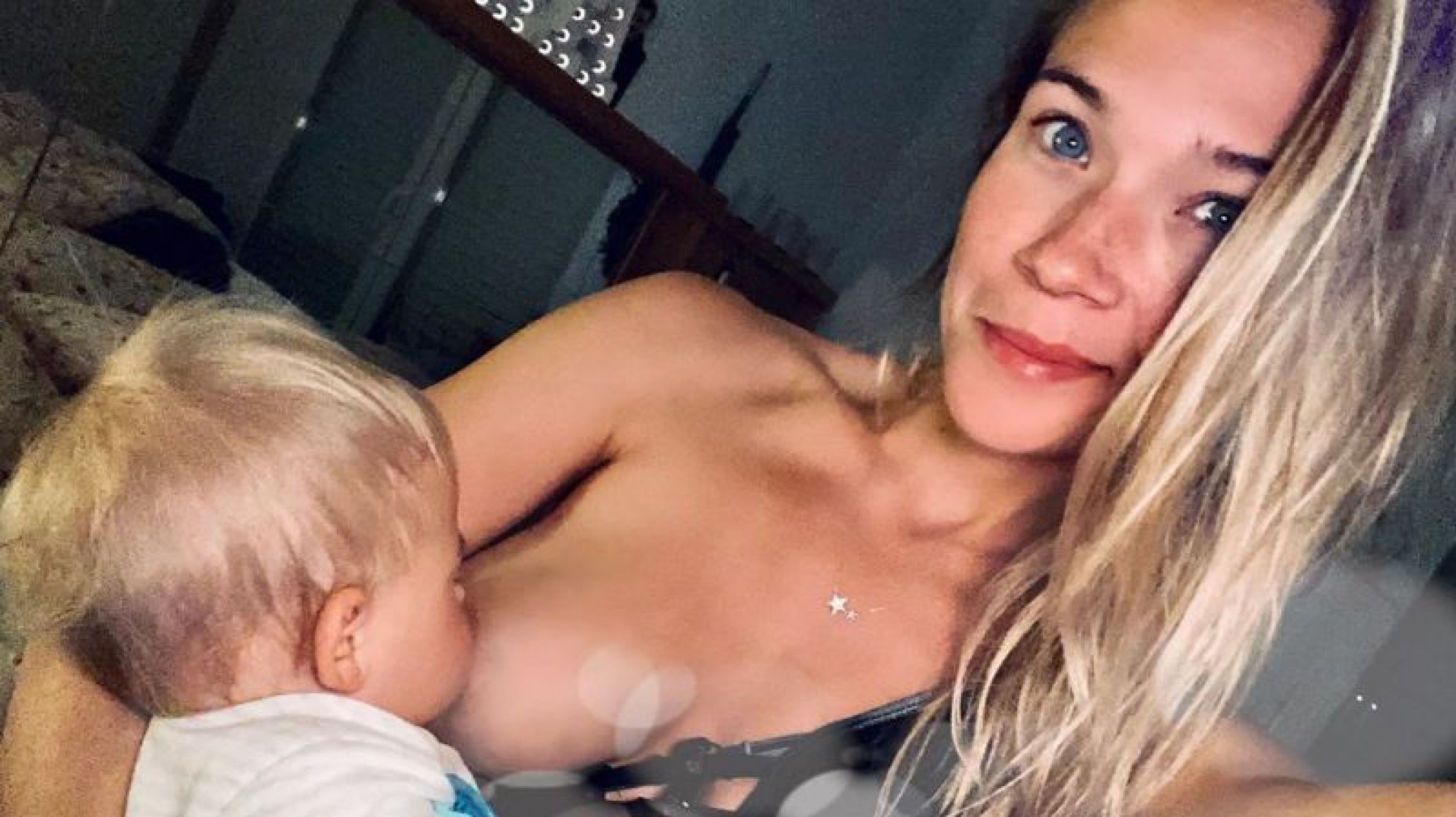 La increíble foto de Patricia Montero haciendo yoga y ¡amamantando!