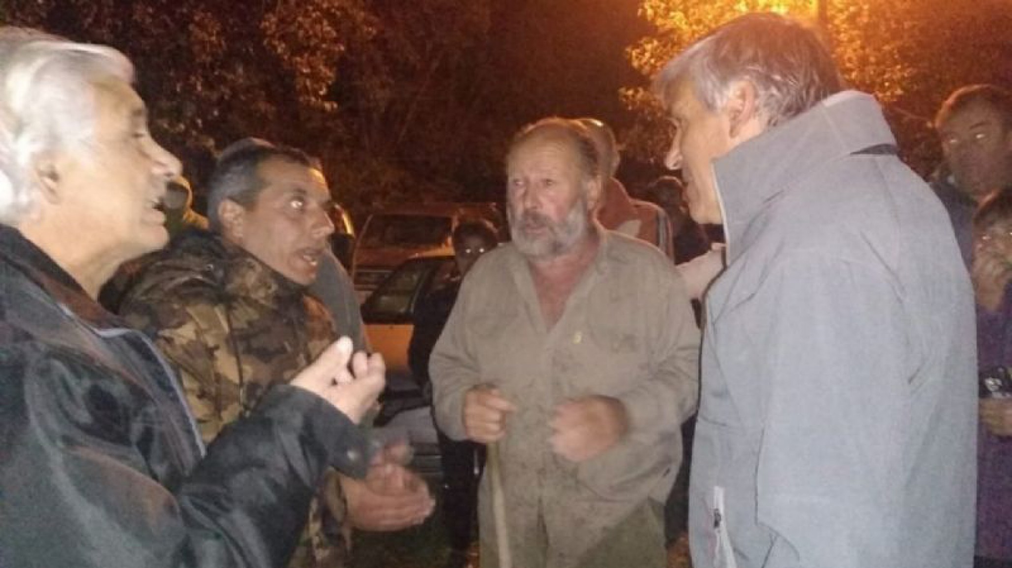 Masiva manifestación: El hijo de un fiscal volvió al país y entró a Claromecó sin autorización