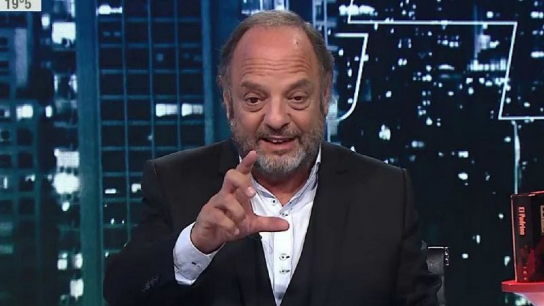 Baby Etchecopar enfurecido por la gente sin techo en medio de la lluvia ¿Dónde está D’Onofrio para poner la cancha de River, dónde está Juan Carr?