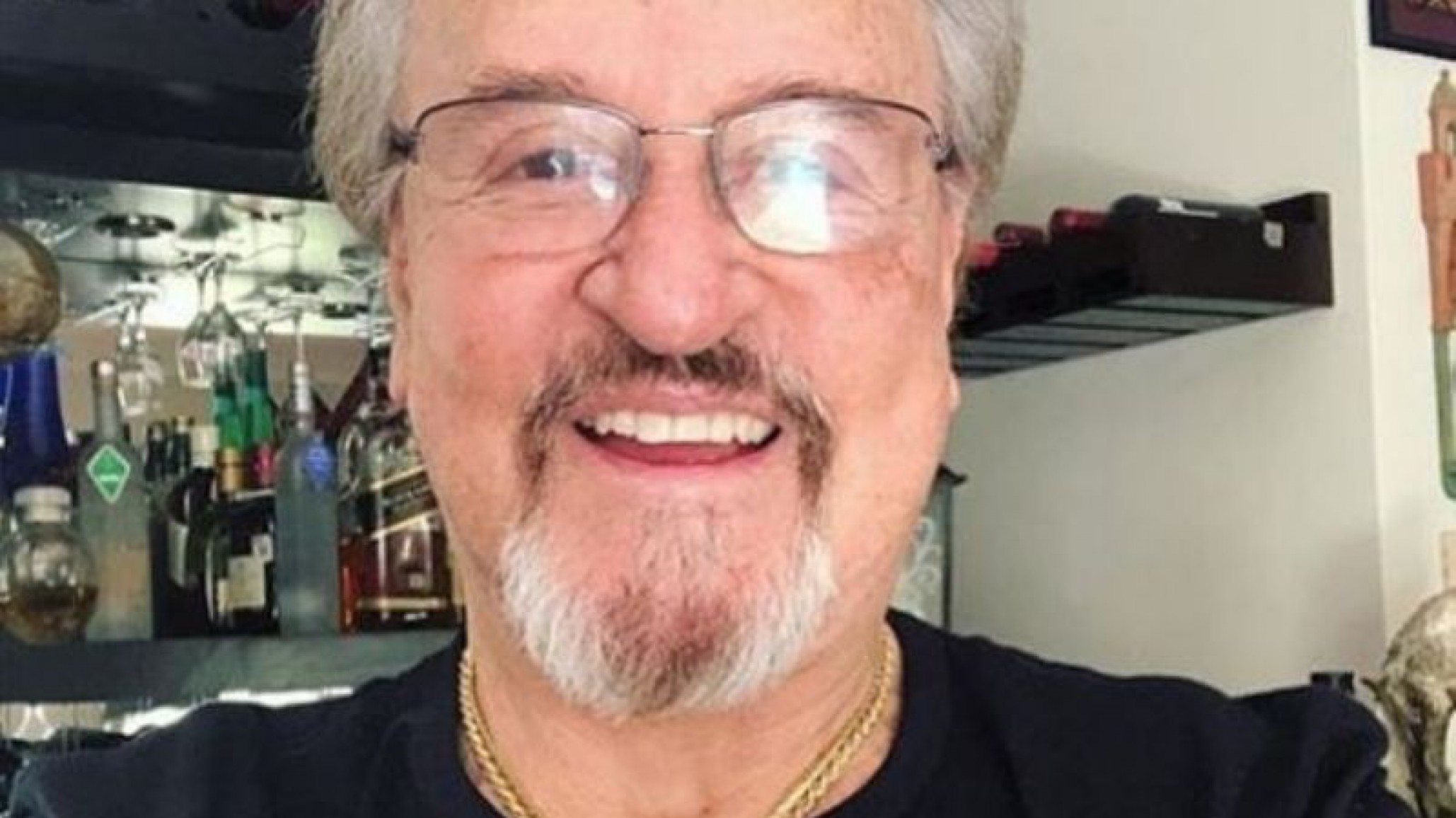 Para Carlos Villagran, el coronavirus es un “conspiración” y Bill Gates está detrás de todo