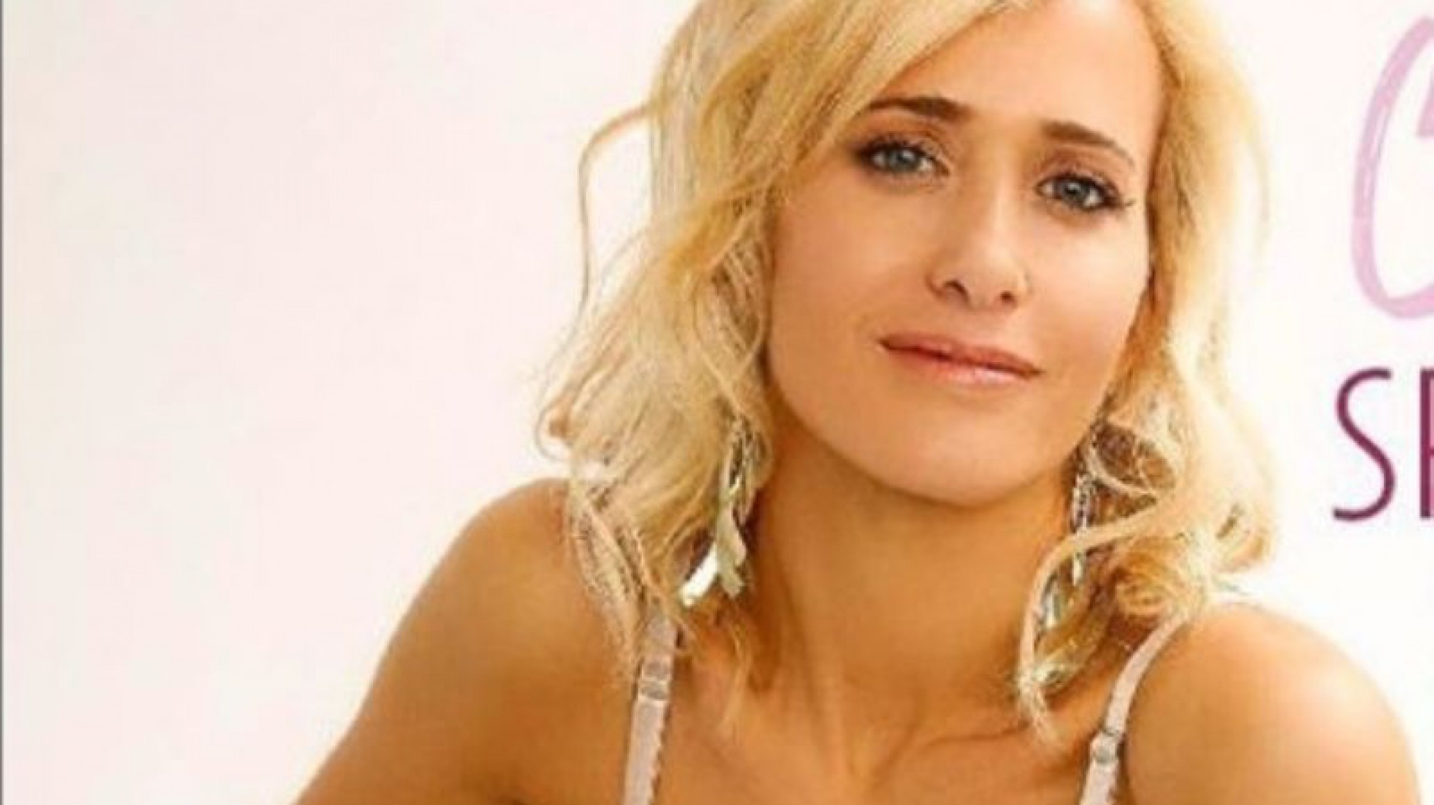 Julieta Prandi reapareció en Instagram acostada en la arena