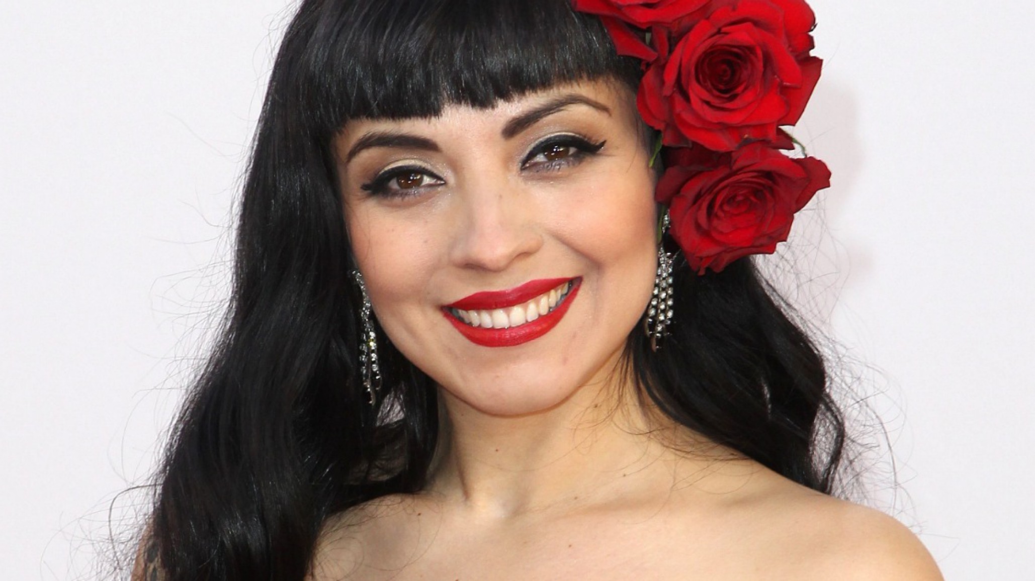 ¡Increíble! Mon Laferte recreó todos sus looks de pequeña