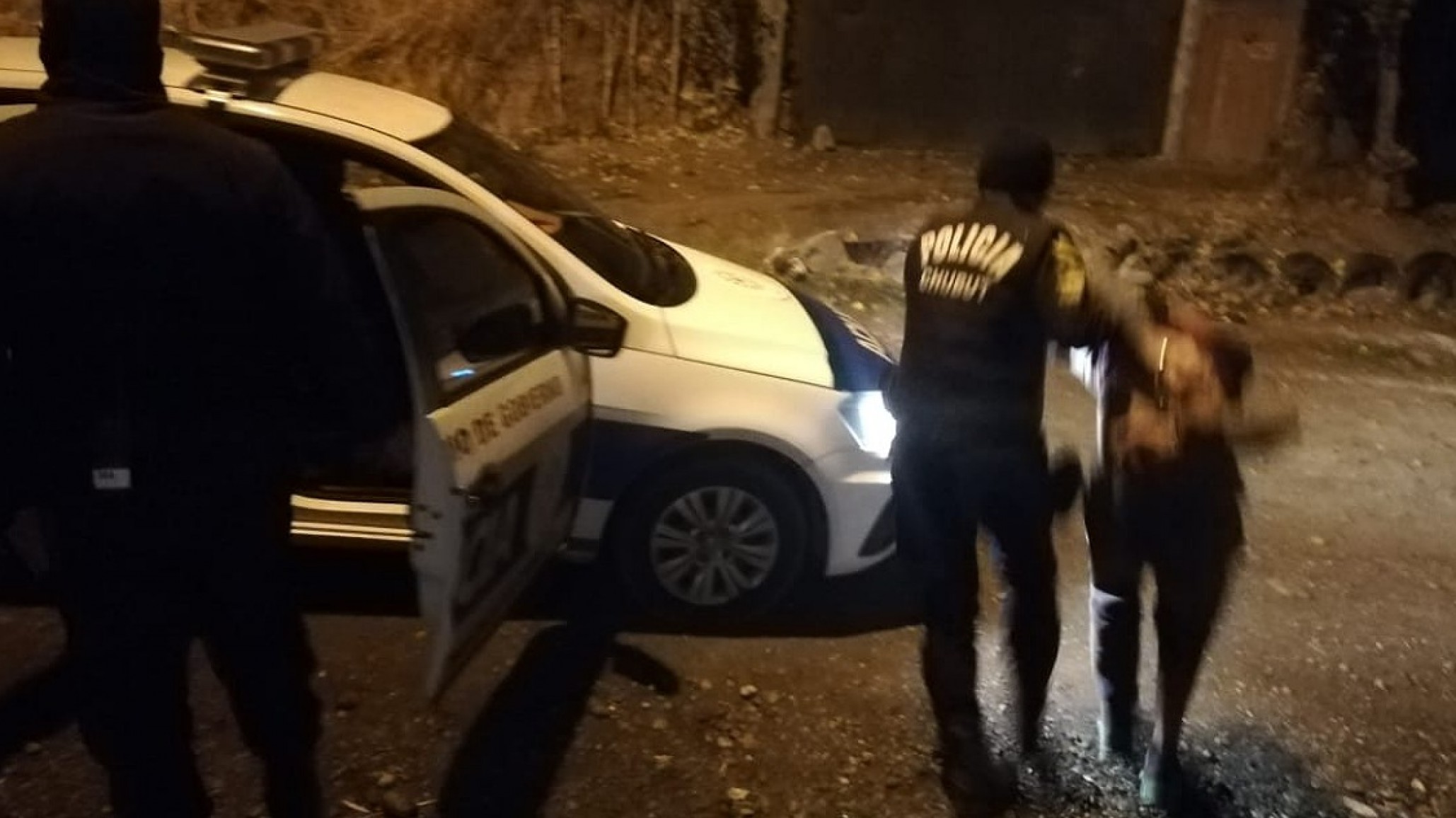 Vecinos intentaron linchar a un joven y éste les disparó