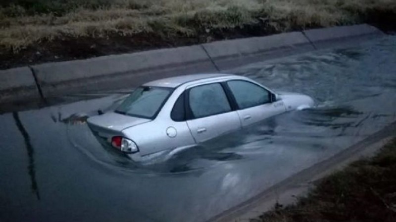 Cuarentena: Manejaba alcoholizado y terminó en un canal