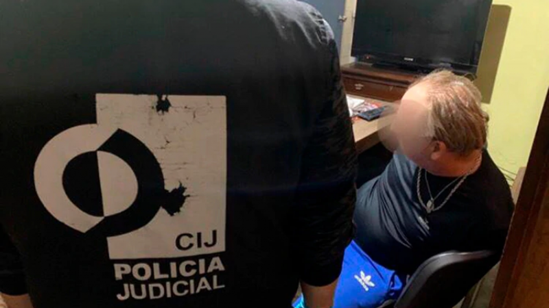 Maestro de primaria, en la cama con un alumno de 14 años