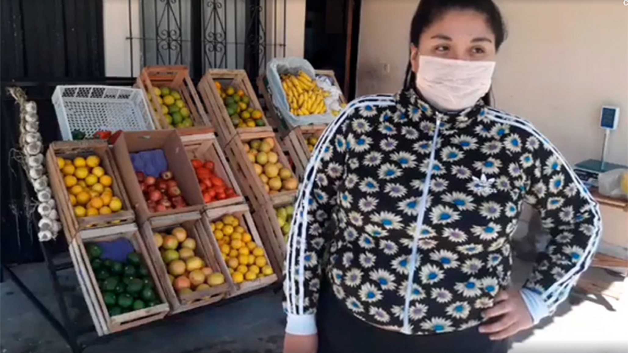 Joven utilizó el bono de $10.000 para abrir una verdulería