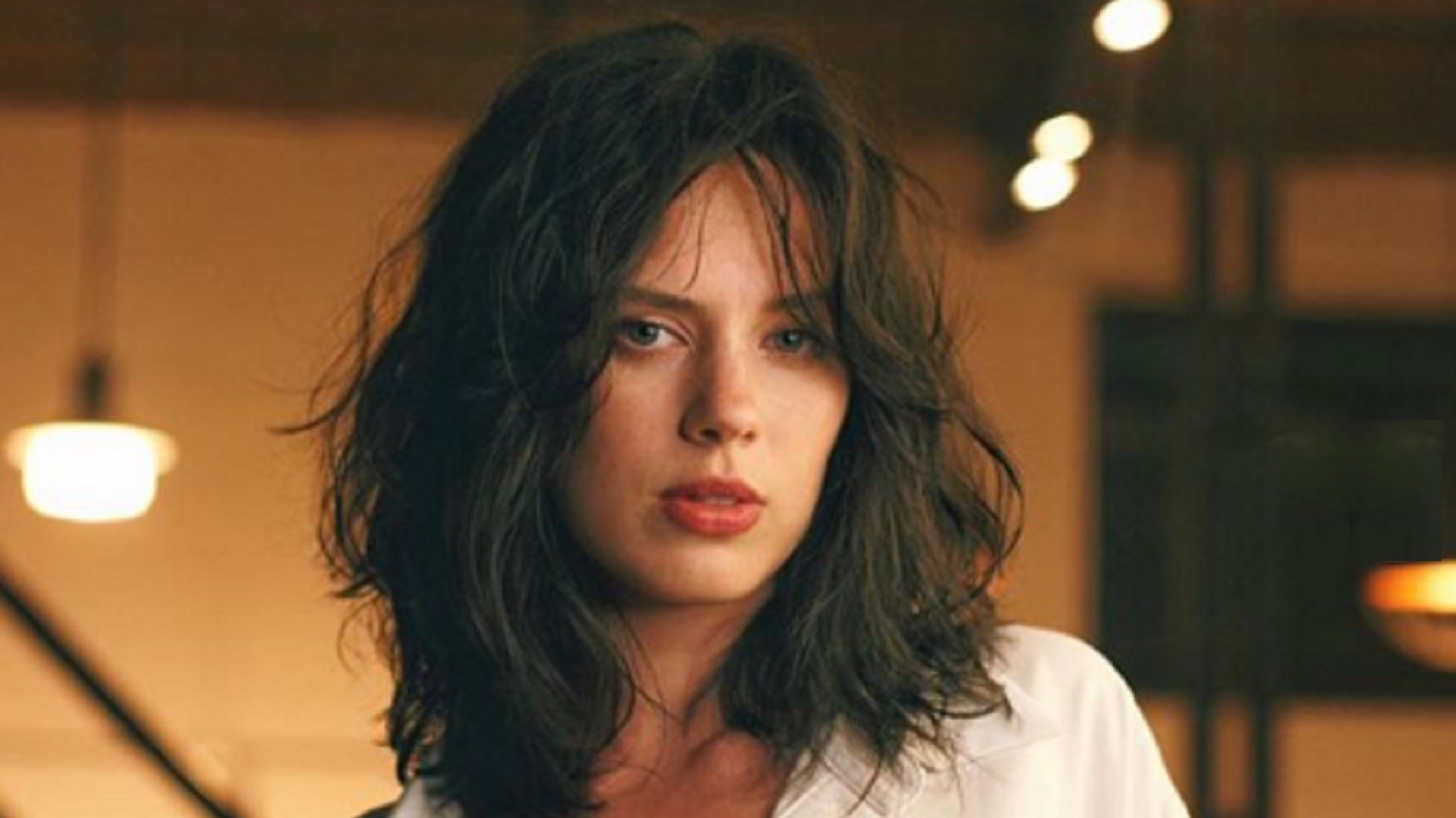 Delfina Chaves se mostró sin ropa y con los pies sucios