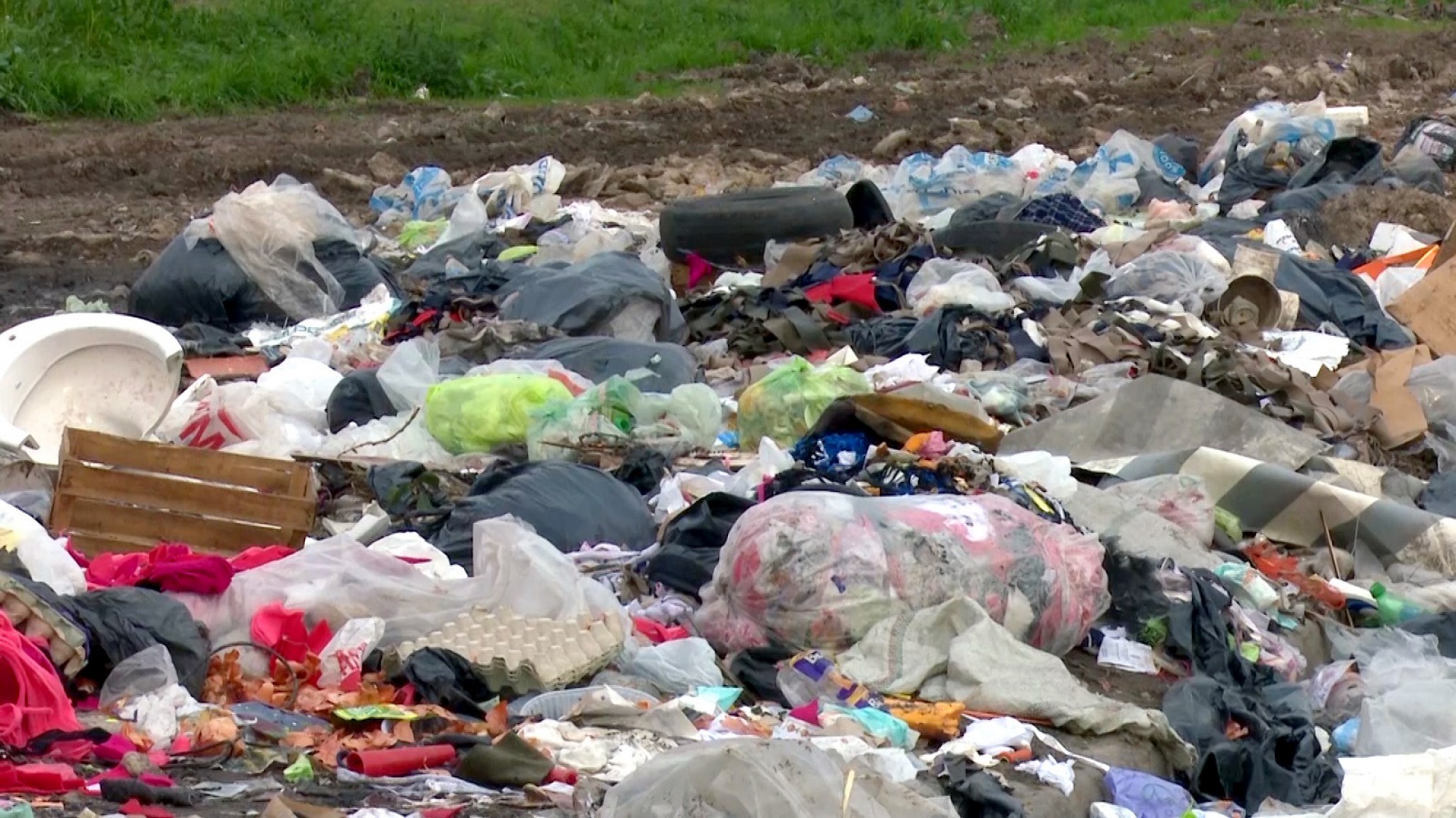 Hallan el cuerpo de una beba recién nacida en un basural de Corrientes