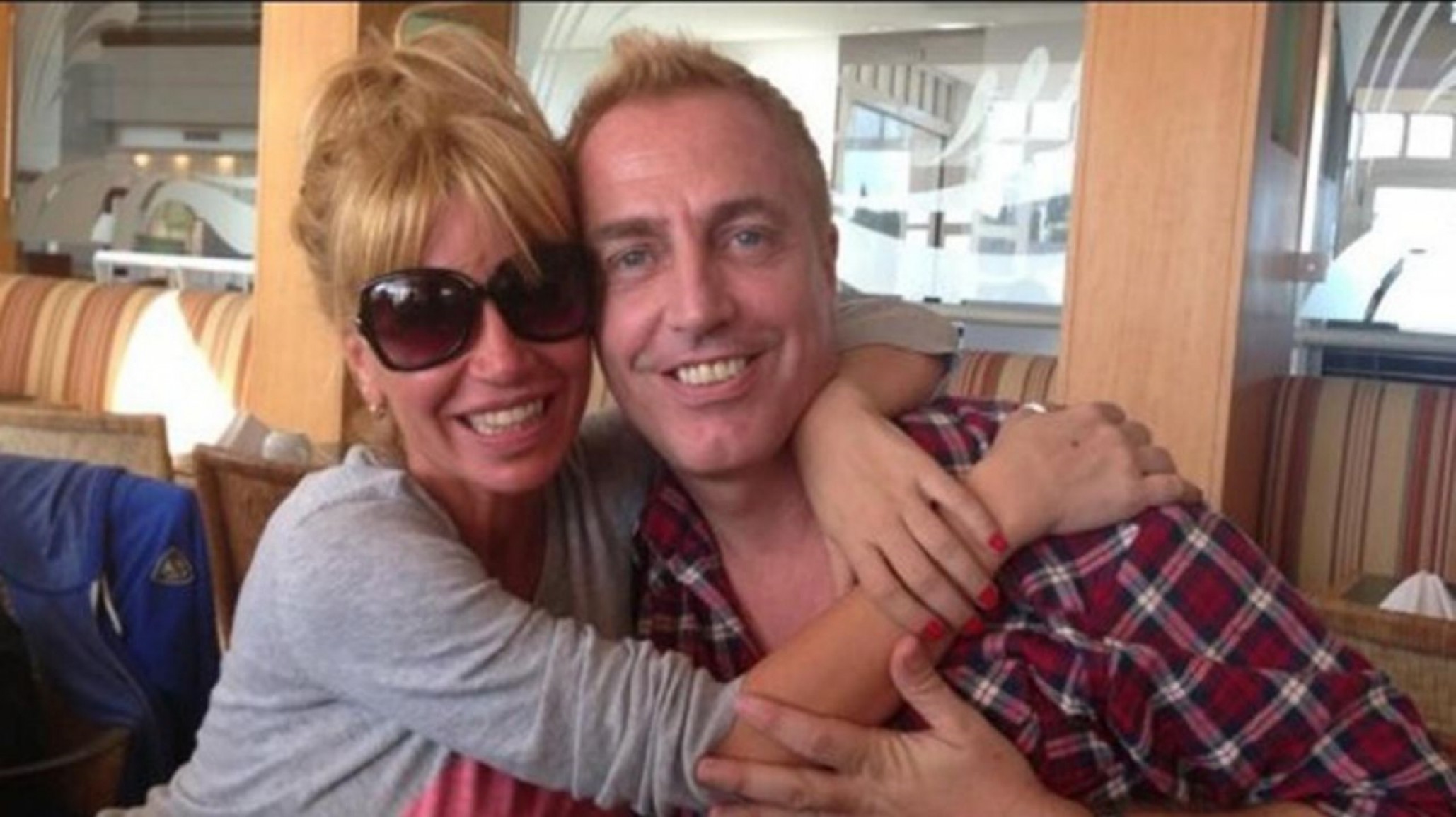 Marley y Flor Peña hicieron una torta en taza y casi llaman a los bomberos