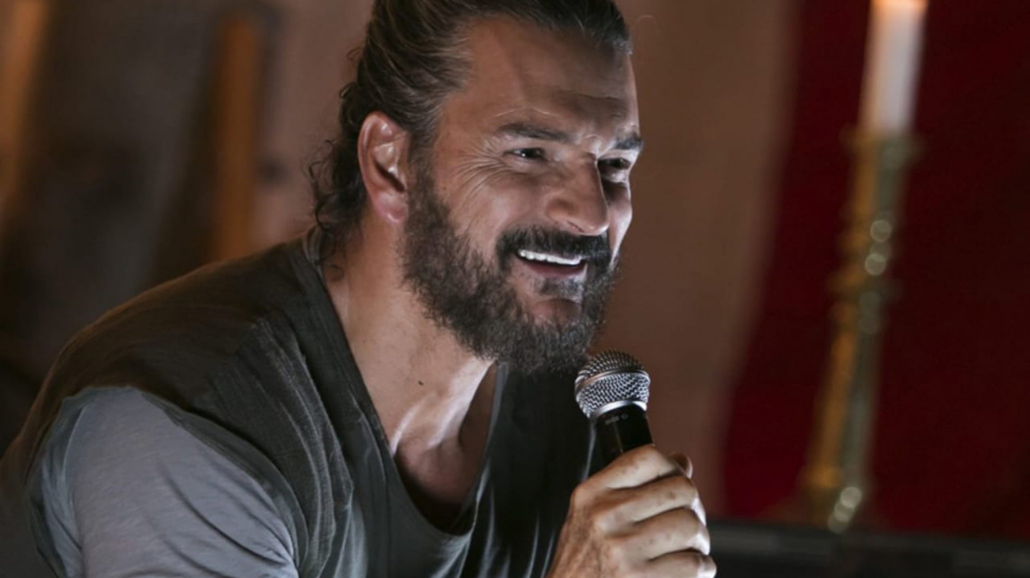 Arjona presente en todas las publicaciones de las famosas