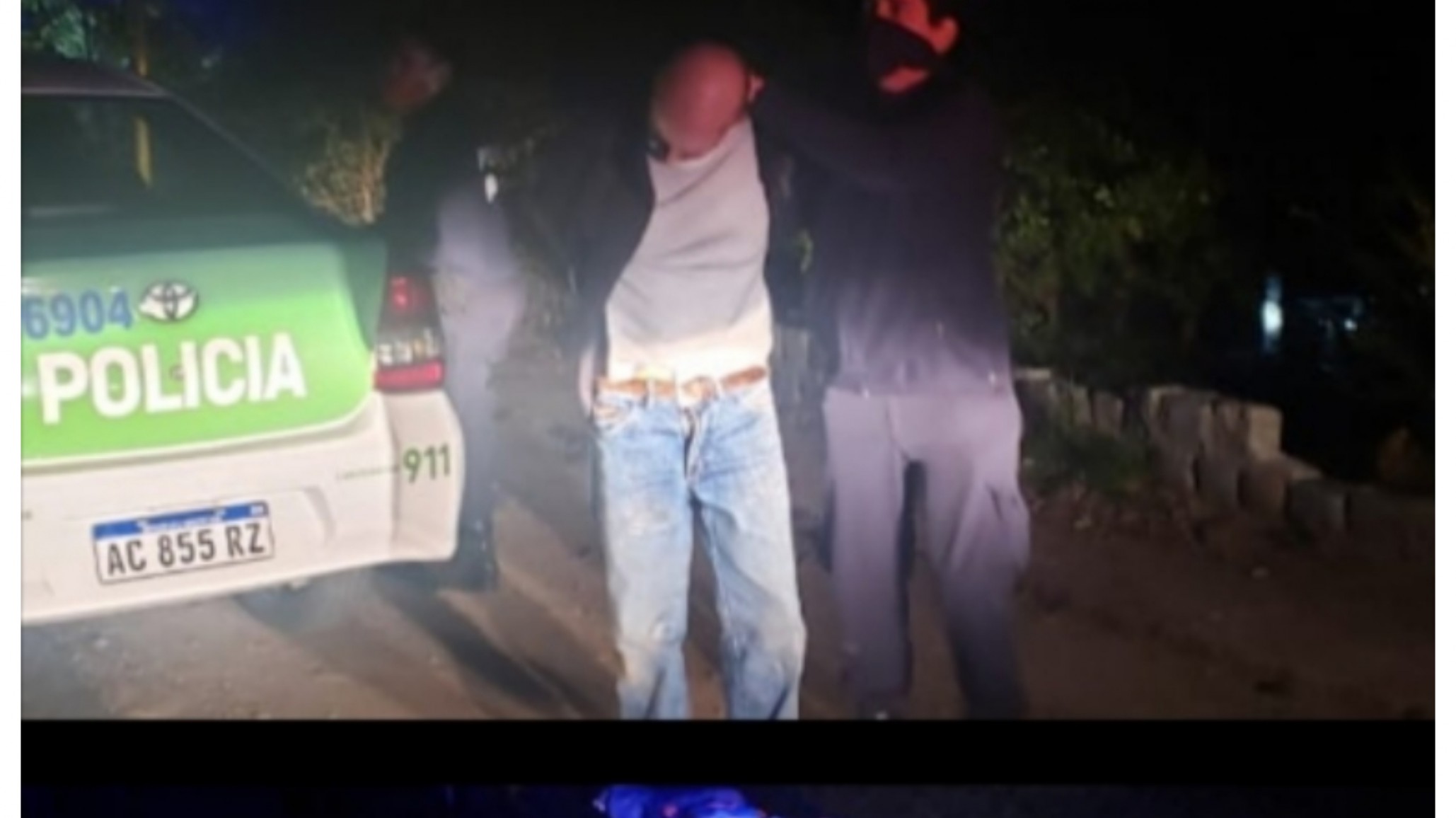 Atrapan a un escribano infraganti arrojando un cuerpo descuartizado al río