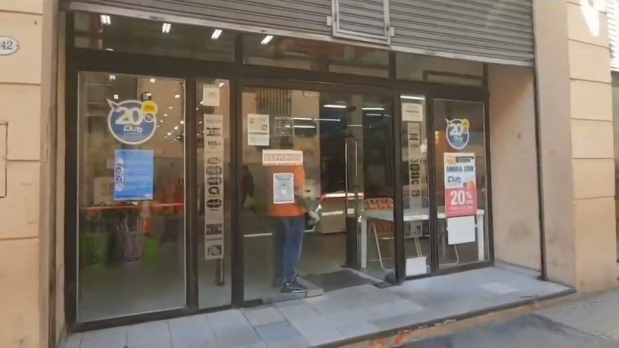 Un comercio prohíbe el ingreso a personas de más de 60 años