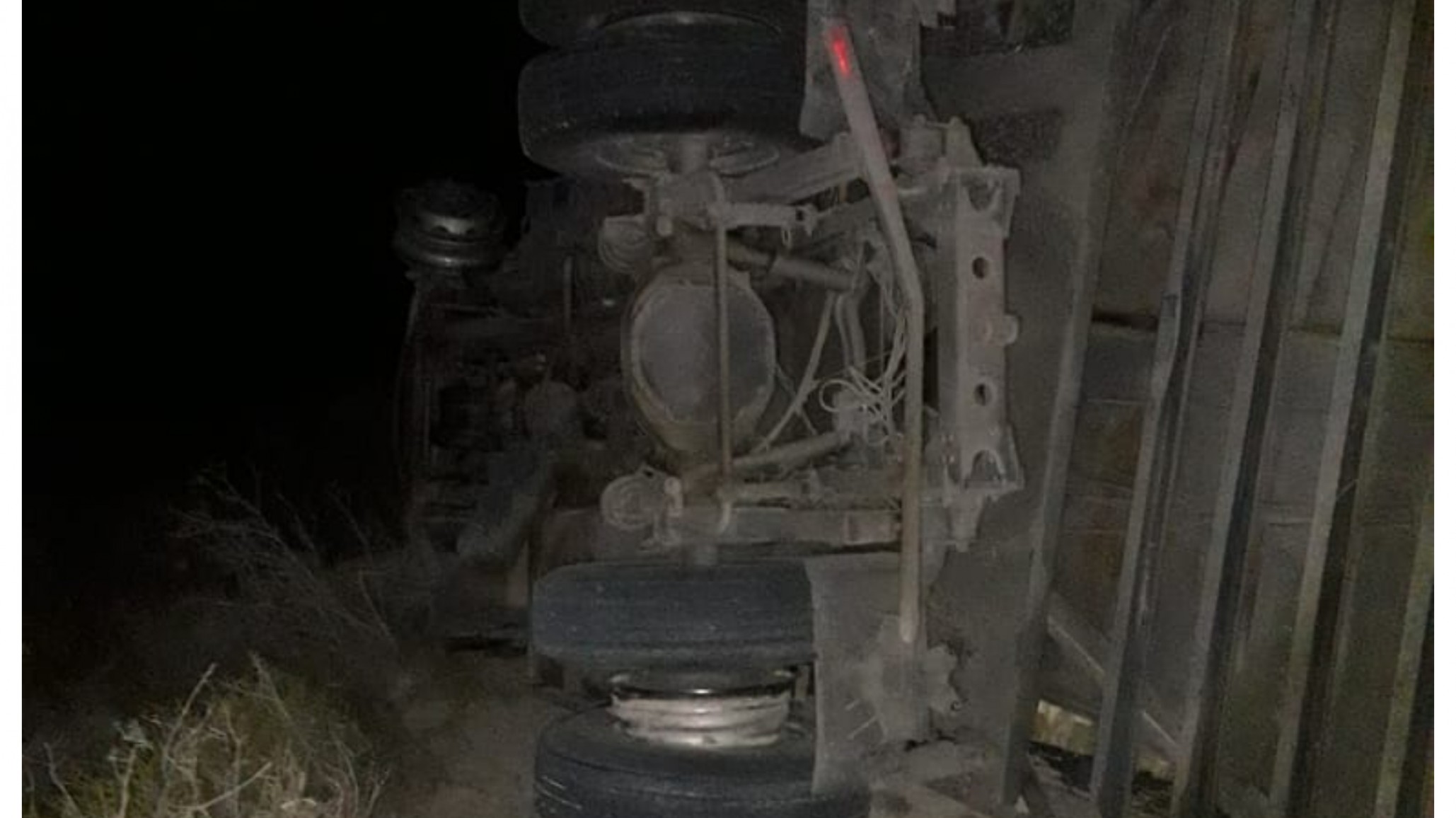 Chocaron dos camiones sobre Ruta N°3: uno de los chóferes sufrió lesiones