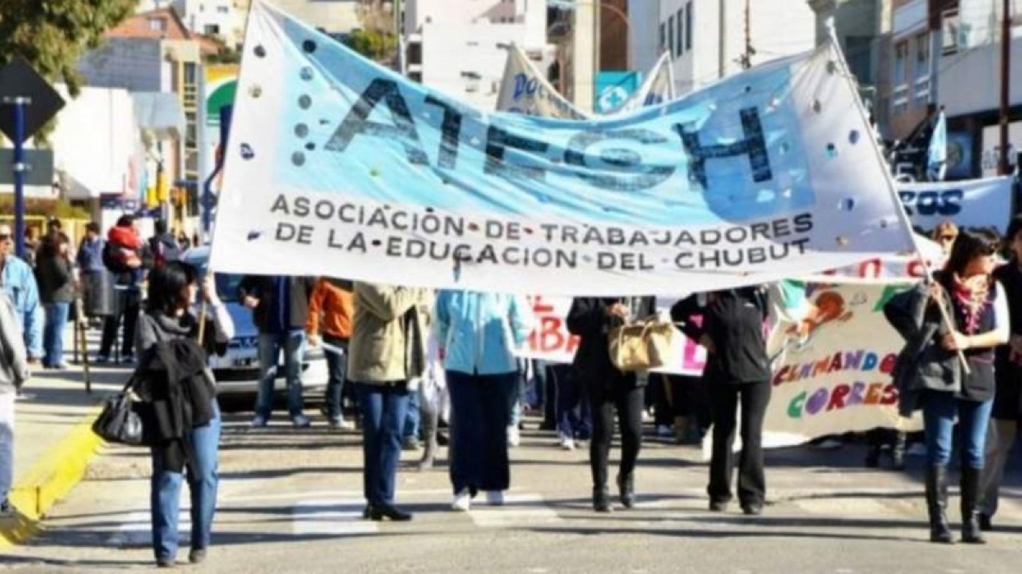 Docentes de Chubut llevaban dos meses sin cobrar y elevaron pedido a OIT