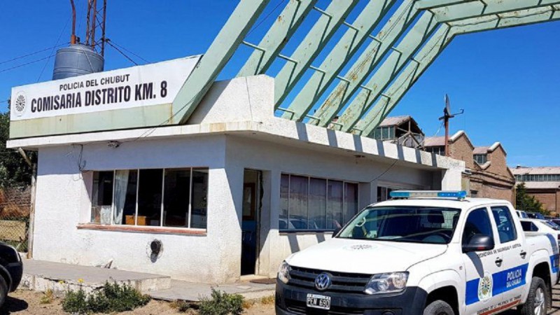 Detienen a un policía por agredir a un vecino de Kilómetro 8